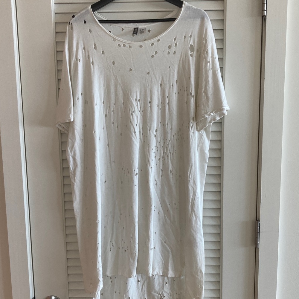 H&M White Distressed Short Sleeve Tee
